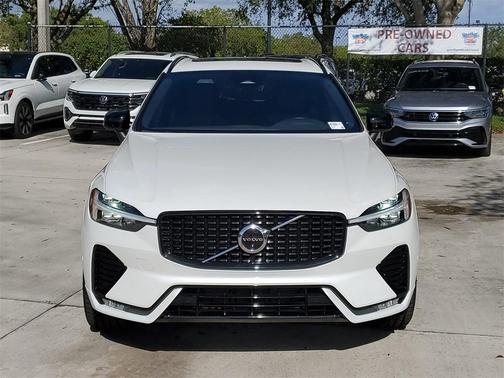 2023 Volvo XC60 B5 Plus Dark Theme
