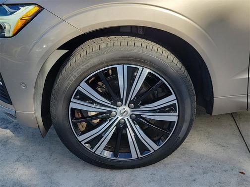 2023 Volvo XC60 B5 Plus Bright Theme