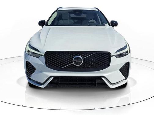 Crystal White Metallic 2026 Volvo XC60 B5 Ultra