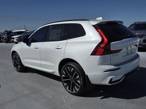 Crystal White Metallic 2026 Volvo XC60 B5 Ultra