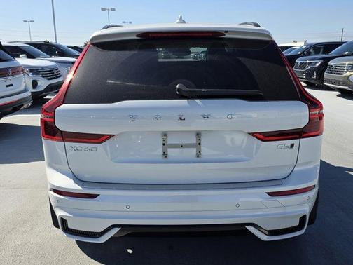 Crystal White Metallic 2026 Volvo XC60 B5 Ultra