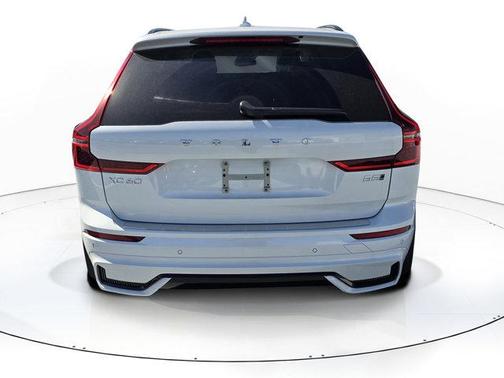 Crystal White Metallic 2026 Volvo XC60 B5 Ultra