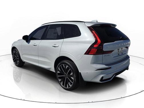 Crystal White Metallic 2026 Volvo XC60 B5 Ultra