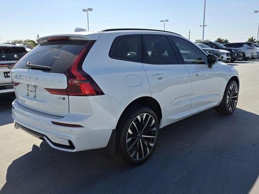 Crystal White Metallic 2026 Volvo XC60 B5 Ultra