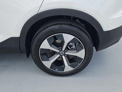 2026 Volvo XC40 B4 Plus