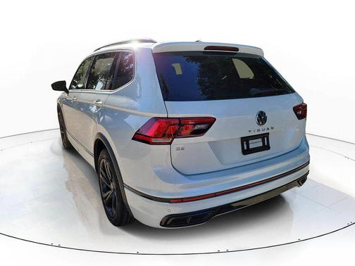 Opal White Pearl Effect 2023 Volkswagen Tiguan 2.0T SE R-Line Black