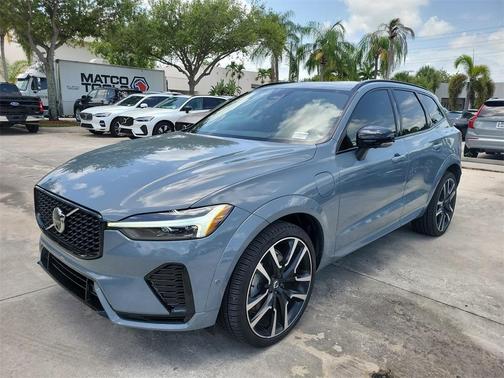 2024 Volvo XC60 Recharge Plug-In Hybrid T8 Ultimate Dark Theme