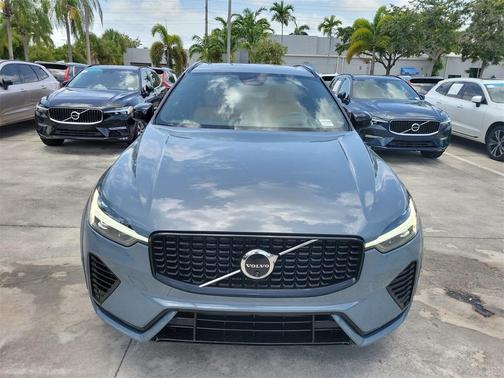2024 Volvo XC60 Recharge Plug-In Hybrid T8 Ultimate Dark Theme