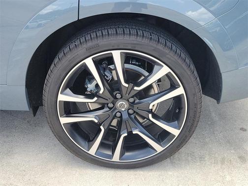 2024 Volvo XC60 Recharge Plug-In Hybrid T8 Ultimate Dark Theme