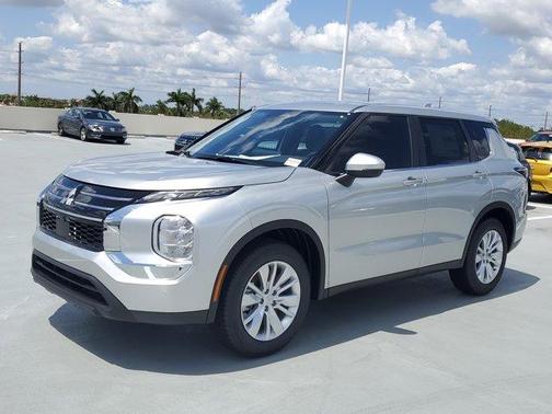2025 Mitsubishi Outlander ES