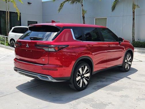 2025 Mitsubishi Outlander SE