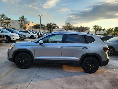 2025 Volkswagen Taos 1.5T SE