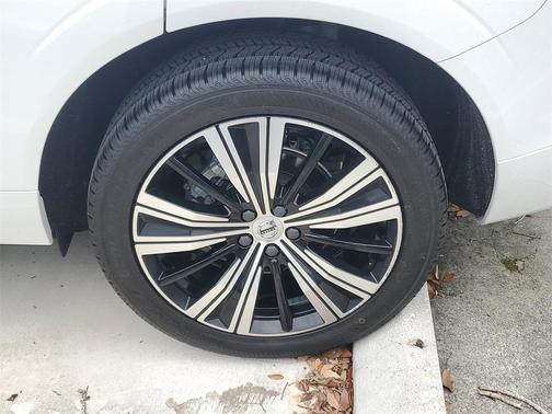 2022 Volvo XC60 B5 Inscription