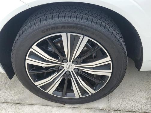 2022 Volvo XC60 B5 Inscription
