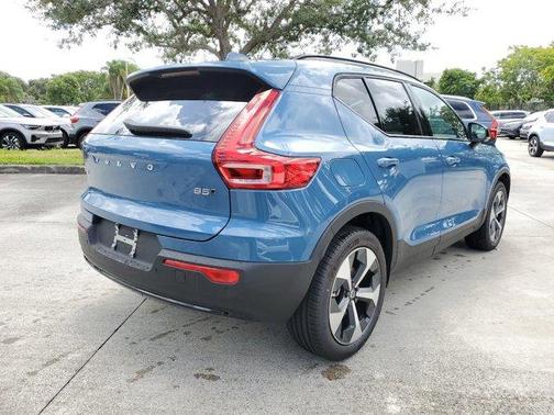 2025 Volvo XC40 B5 Plus Dark Theme