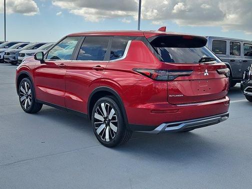 2025 Mitsubishi Outlander SE