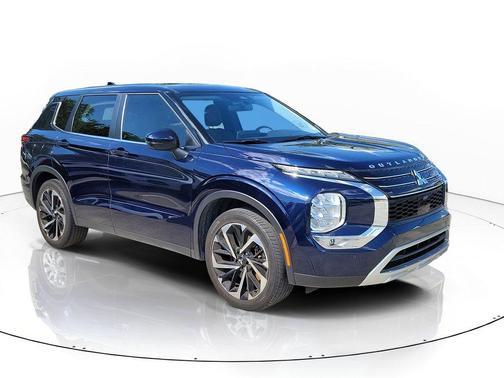 Cosmic Blue Metallic 2024 Mitsubishi Outlander SE