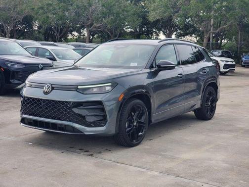 2025 Volkswagen Tiguan 2.0T SE R-Line Black