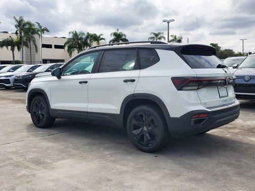 2026 Volkswagen Taos 1.5T SE Black