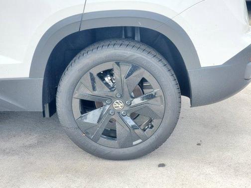 2026 Volkswagen Taos 1.5T SE Black