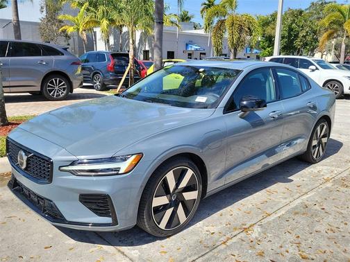 2024 Volvo S60 Recharge Plug-In Hybrid T8 Plus Dark Theme