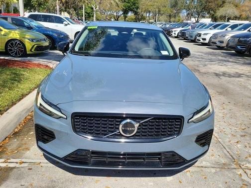 2024 Volvo S60 Recharge Plug-In Hybrid T8 Plus Dark Theme