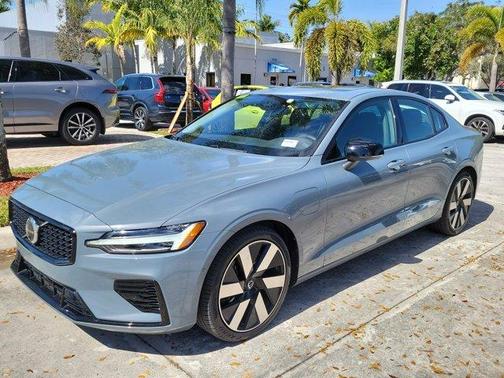 2024 Volvo S60 Recharge Plug-In Hybrid T8 Plus Dark Theme