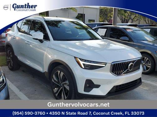 2024 Volvo XC40 B5 Ultimate Bright Theme