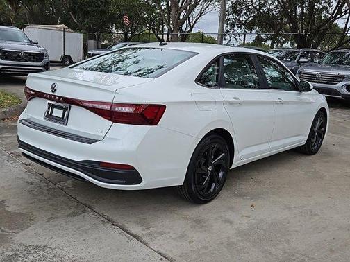 2025 Volkswagen Jetta 1.5T SE