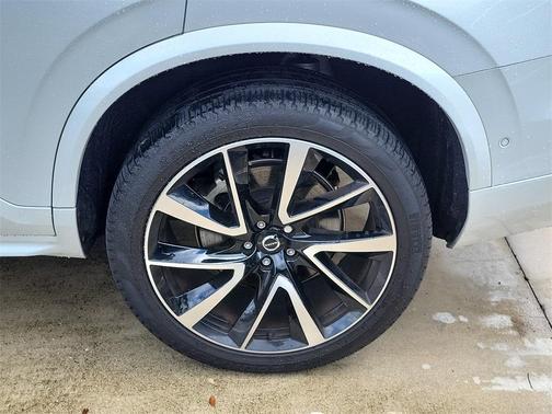 2023 Volvo XC90 B5 Plus