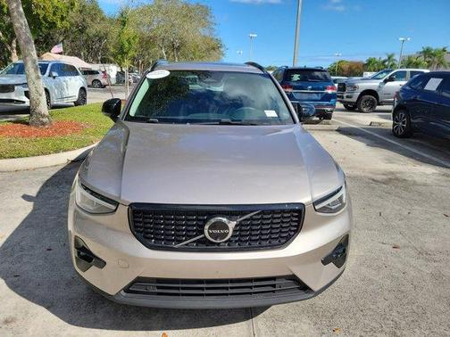 2024 Volvo XC40 B5 Plus Dark Theme