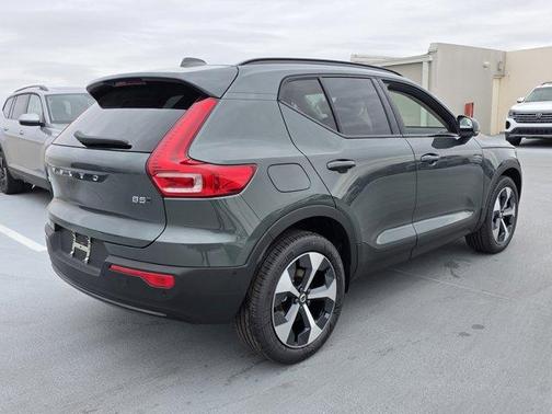 2026 Volvo XC40 B5 Plus