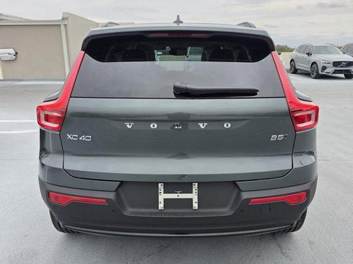 2026 Volvo XC40 B5 Plus