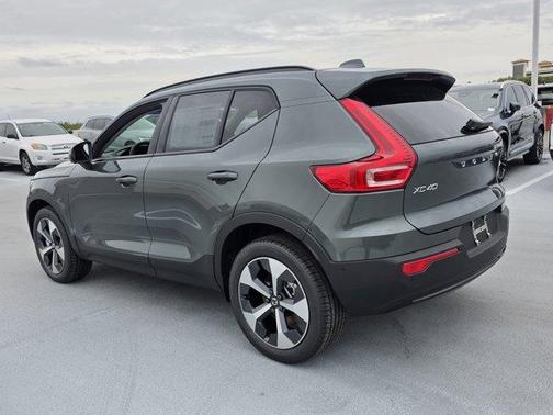 2026 Volvo XC40 B5 Plus