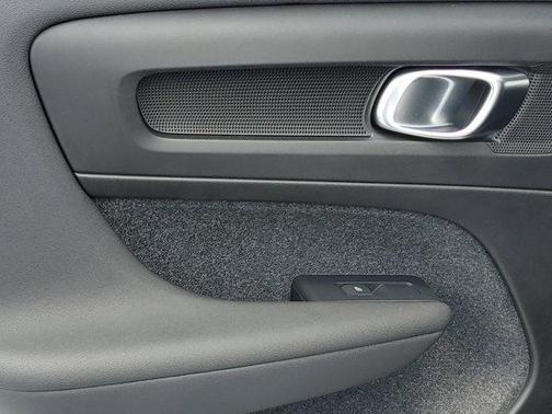 2026 Volvo XC40