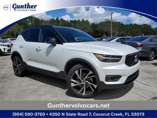 Photo 1 of 32 of 2020 Volvo XC40 T4 R-Design