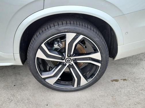 Crystal White 2024 Volvo XC90 B6 Ultimate Bright Theme 7-Seater
