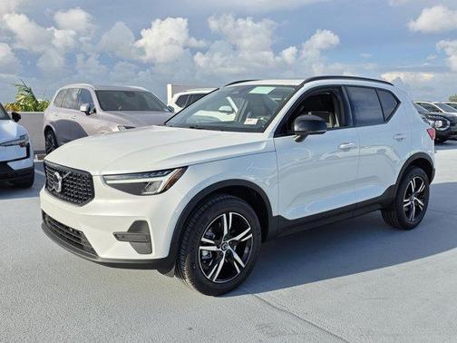 Crystal White 2026 Volvo XC40 B5 Core