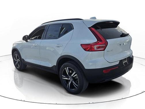 Crystal White 2026 Volvo XC40 B5 Core