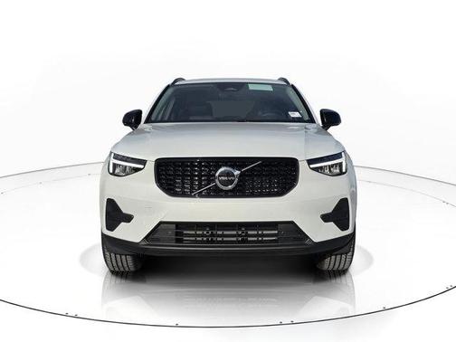 Crystal White 2026 Volvo XC40 B5 Core