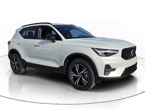 Crystal White 2026 Volvo XC40 B5 Core