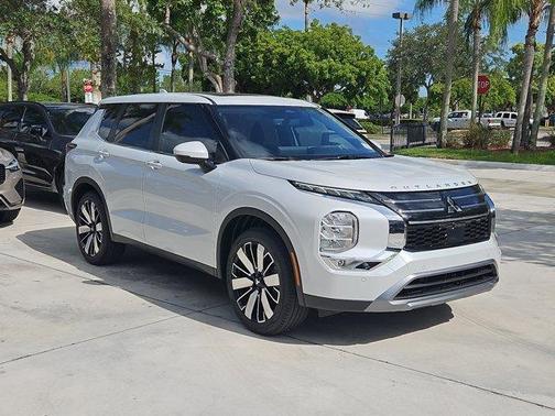 2025 Mitsubishi Outlander SE