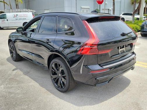 Ultra Black 2026 Volvo XC60 B5 Ultra Black Edition