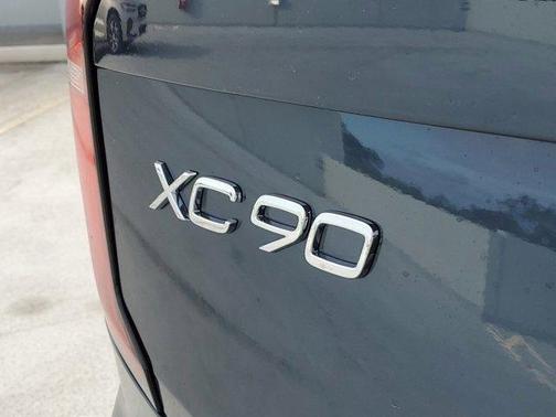 2025 Volvo XC90 Plug-In Hybrid T8 Ultra 7-Seater