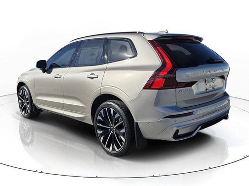 Bright 2026 Volvo XC60 B5 Ultra