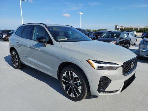 2026 Volvo XC60 PLUS