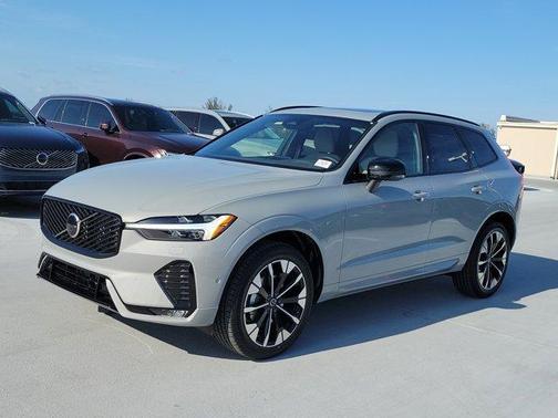 2026 Volvo XC60 PLUS