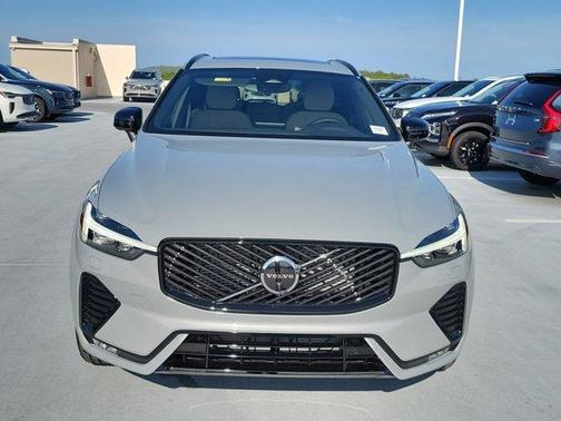 2026 Volvo XC60 PLUS