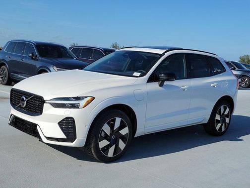 2025 Volvo XC60 Plug-In Hybrid T8 Plus