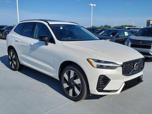 2025 Volvo XC60 Plug-In Hybrid T8 Plus